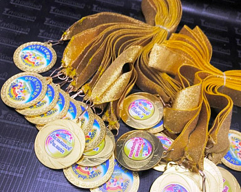 Изготовление медалей выпускников детского сада. Цена от 90 рублей.